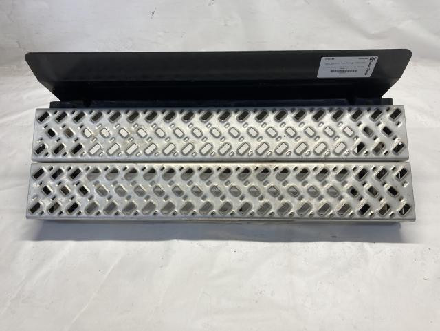 2016 Mack CXU 30-inch Step