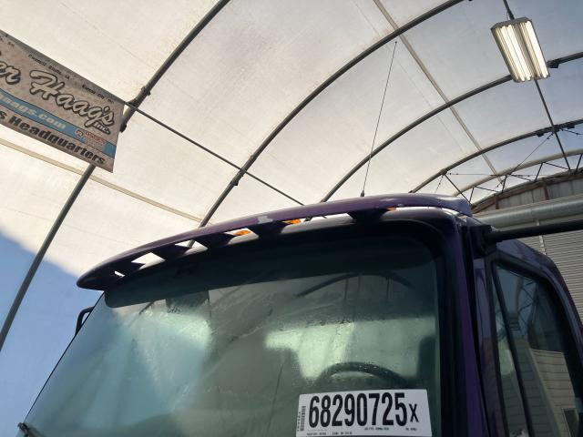 2010 Freightliner M2 106 Sun Visor (Exterior)