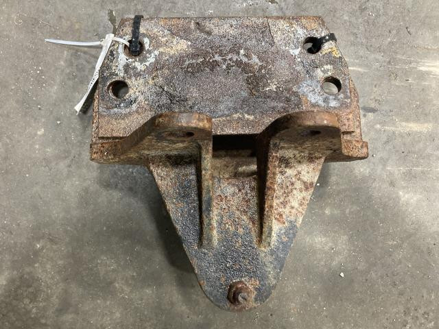1997 Ford L8501 Suspension Spring Hanger: P/N 50190-001
