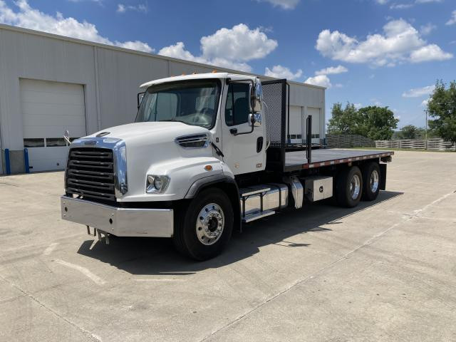 2017 Freightliner 114SD Truck: Flatbed Truck