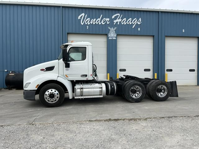 2019 Peterbilt 579 Truck: Tractor, Tandem Axle Day Cab
