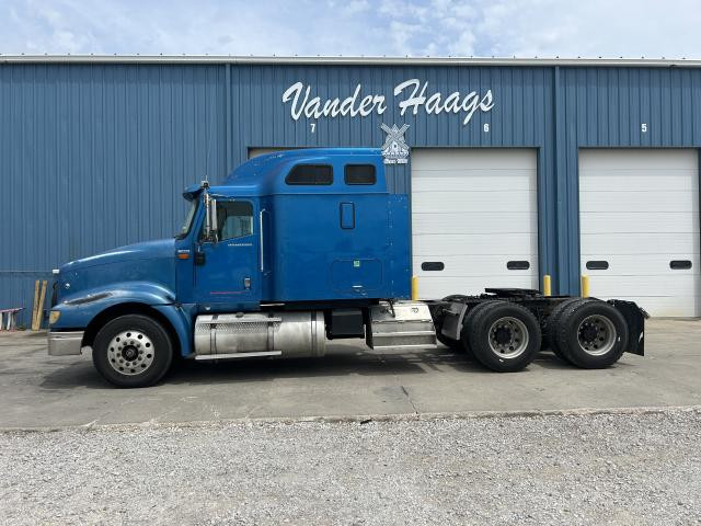 2007 International 9400 Truck: Tractor, Tandem Axle Sleeper Cab