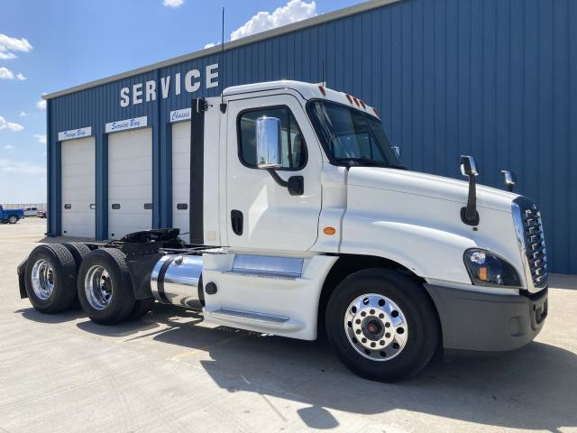 2020 Freightliner CASCADIA Truck: Tractor, Tandem Axle Day Cab