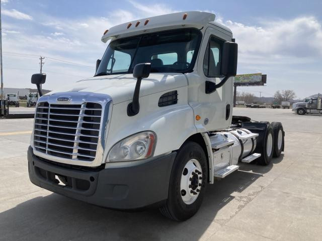 2019 Freightliner CASCADIA Truck: Tractor, Tandem Axle Day Cab