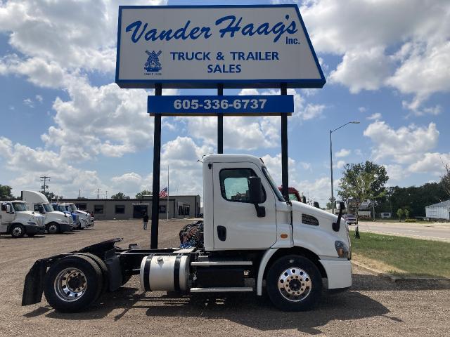 2017 Freightliner CASCADIA Truck: Tractor, Single Axle