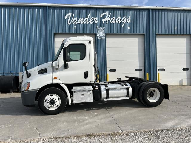 2013 Freightliner CASCADIA Truck: Tractor, Single Axle