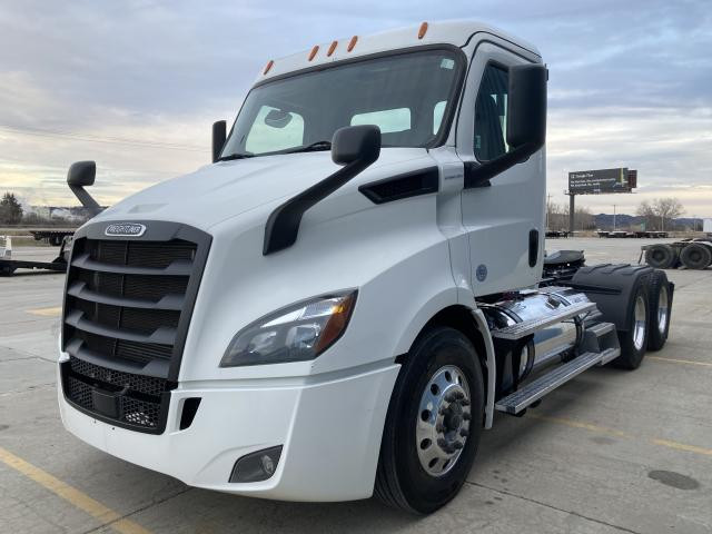 2019 Freightliner CASCADIA Truck: Tractor, Tandem Axle Day Cab