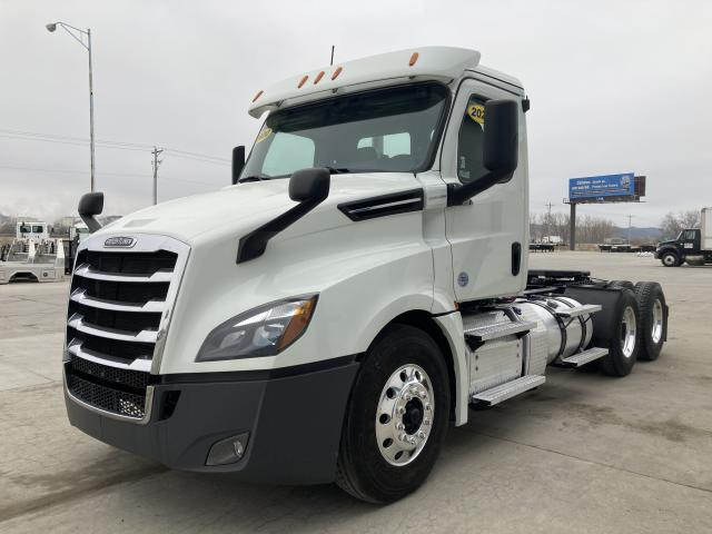 2020 Freightliner CASCADIA Truck: Tractor, Tandem Axle Day Cab