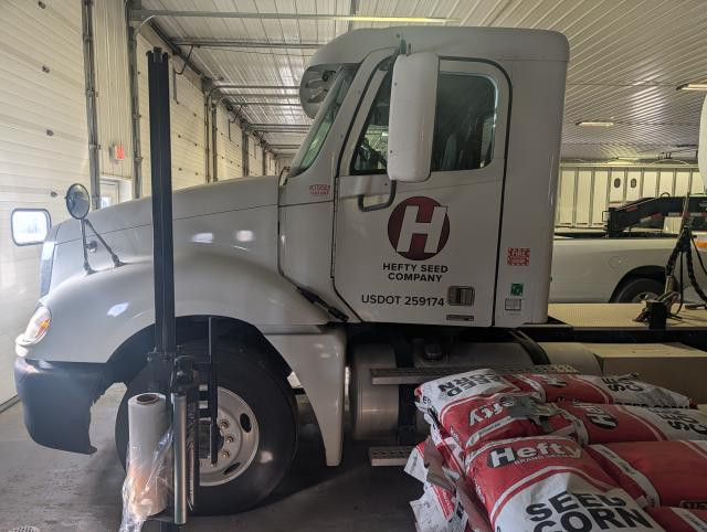2007 Freightliner COLUMBIA 120 Truck: Tractor, Tandem Axle Day Cab