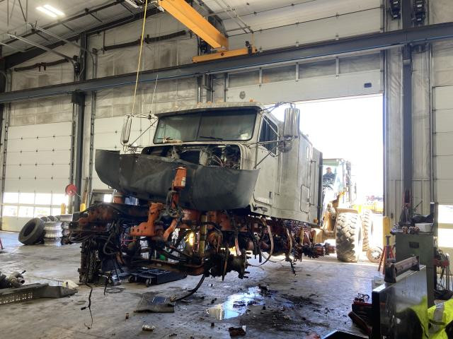 1996 Freightliner FLD120 Parts Unit