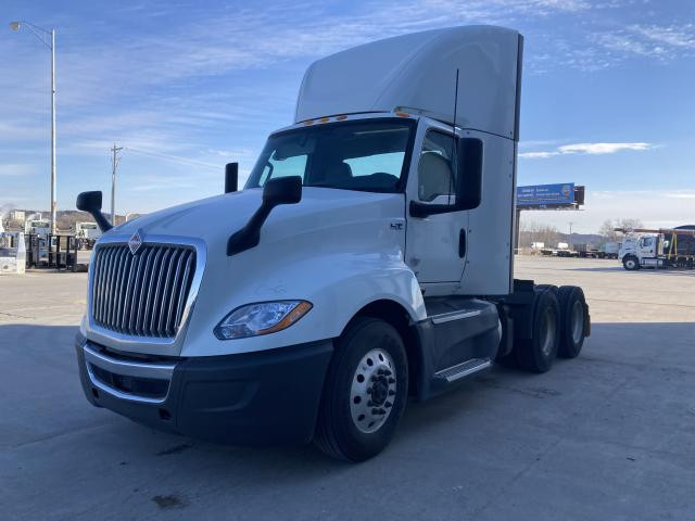 2021 International LT Truck: Tractor, Tandem Axle Day Cab