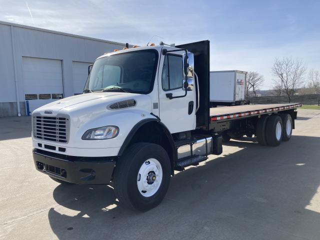 2016 Freightliner M2 106 Truck: Flatbed Truck