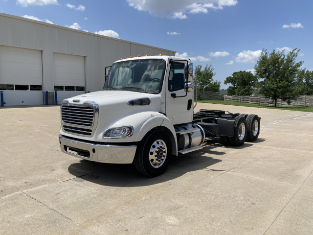 2023 Freightliner M2 112 Truck: Tractor, Tandem Axle Day Cab