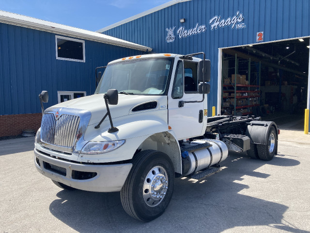 2017 International DURASTAR (4300) Truck: Garbage/Roll Off/Refuse