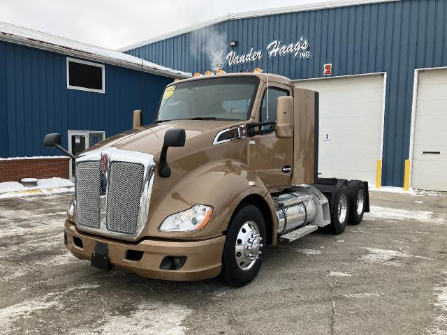 2022 Kenworth T680 Truck: Tractor, Tandem Axle Day Cab
