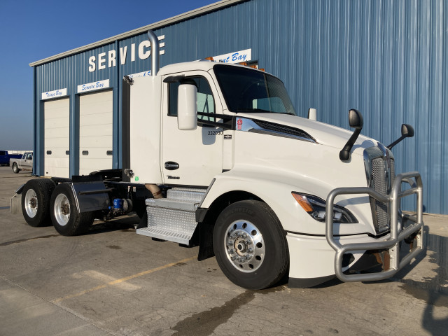 2024 Kenworth T680 Truck: Tractor, Tandem Axle Day Cab
