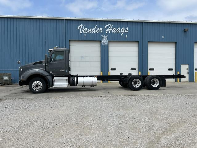 2019 Kenworth T880 Truck: Cab & Chassis, Tandem Axle
