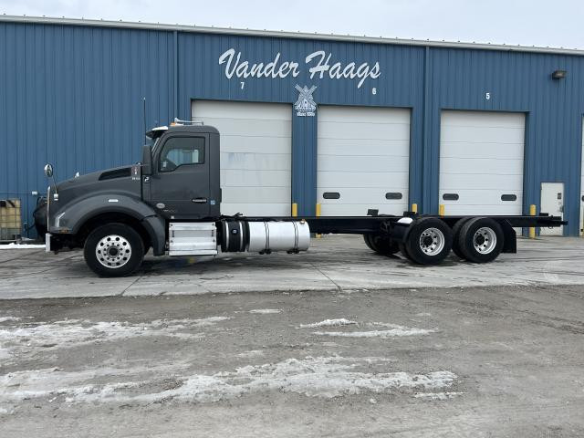 2019 Kenworth T880 Truck: Cab & Chassis, Tandem Axle