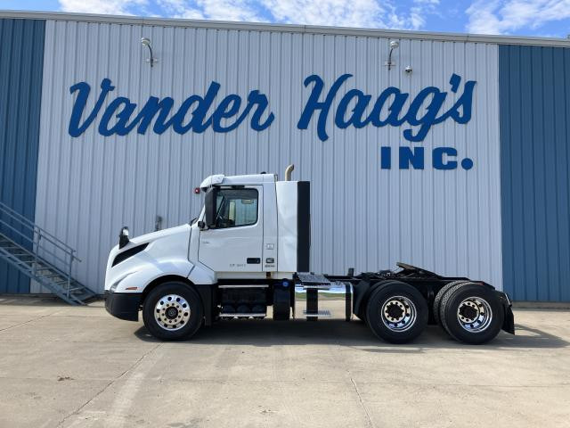 2020 Volvo VNL Truck: Tractor, Tandem Axle Day Cab