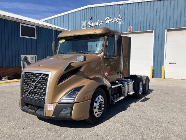 2022 Volvo VNL Truck: Tractor, Tandem Axle Day Cab